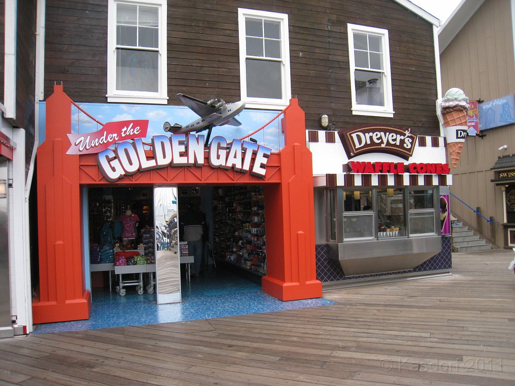 2011 Bay 2 Breakers Saturday 0260.JPG - I was able to participate in the 2011, 100th anniversary of the San Francisco Bay to Breakers 12K race. A great weekend for sight seeing and racing.